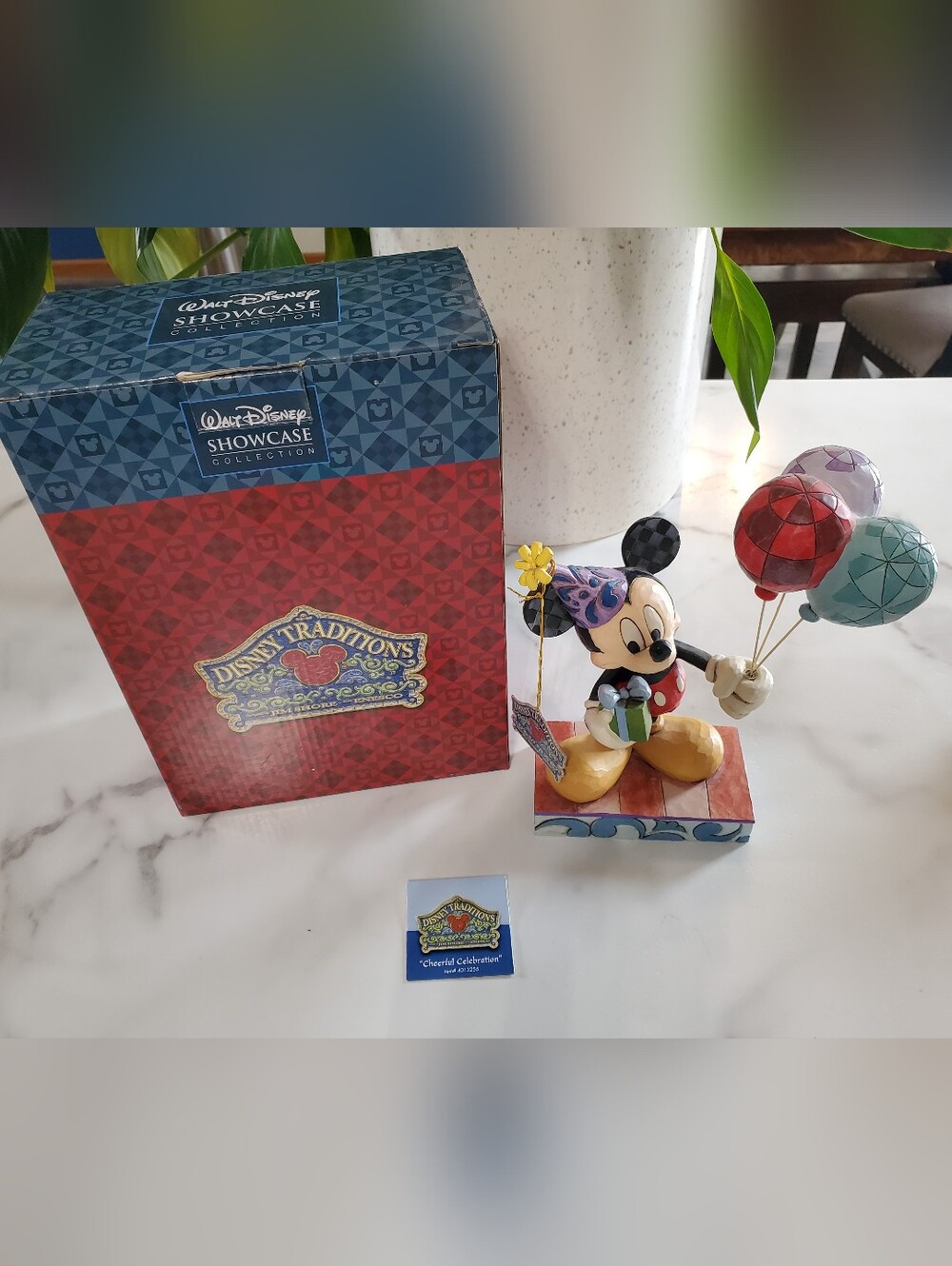 Mickey Mouse Cheerful Celebration Figurine - Picture 3 of 16